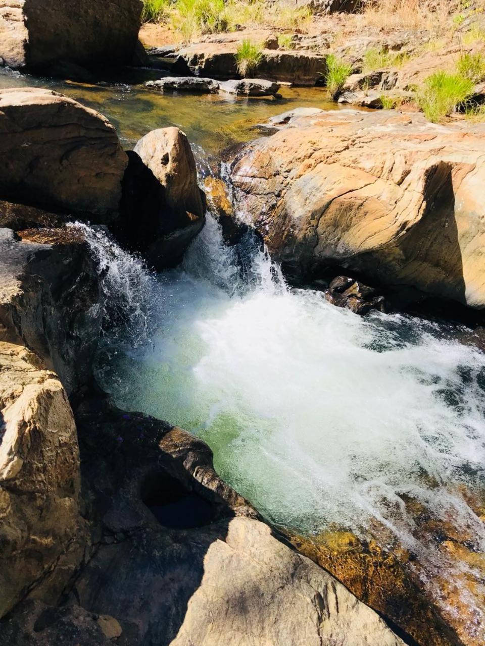 Pousada Cachoeira Do Lobo เบโลโอรีซอนชี ภายนอก รูปภาพ